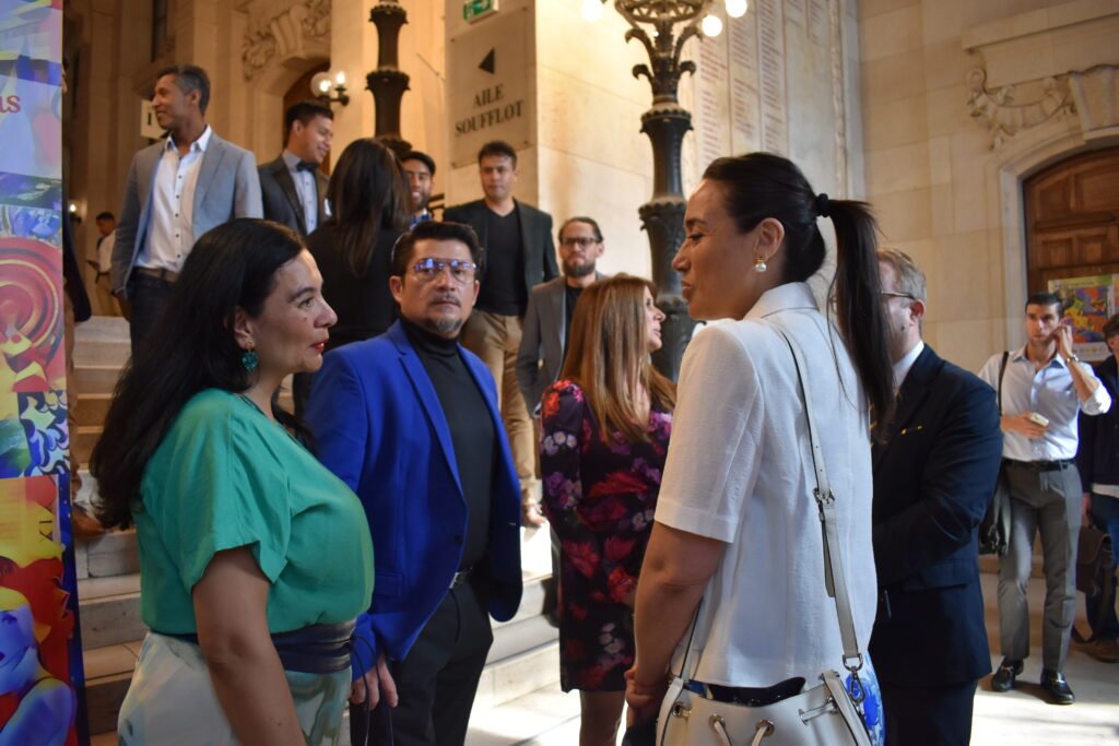 Impressionis-Vous Arte al Paso Gallery. Sorbonne