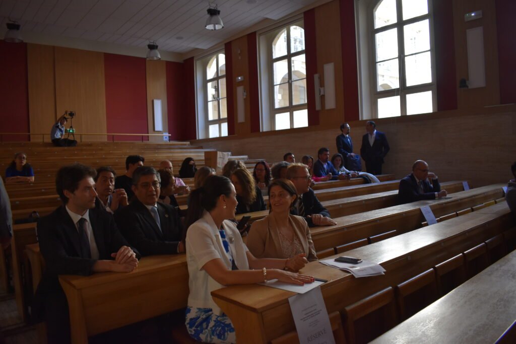 Impressionis-Vous Arte al Paso Gallery. Sorbonne