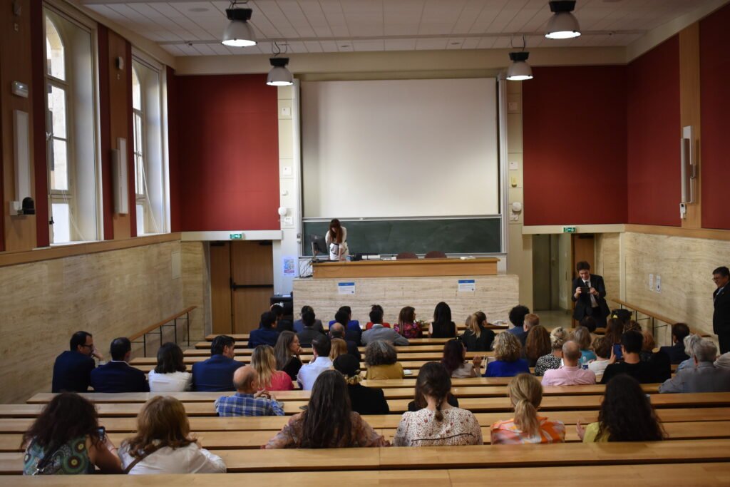 Impressionis-Vous Arte al Paso Gallery. Sorbonne