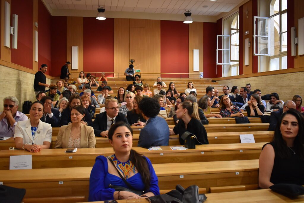 Impressionis-Vous Arte al Paso Gallery. Sorbonne